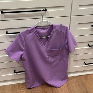 Figs lavender medium top and large jogger bottoms